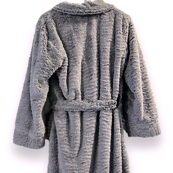 Soma Luxe Long Robe Soft Gray Faux Fur Shawl Collar Belted Pockets Size S/M - Picture 7 of 9